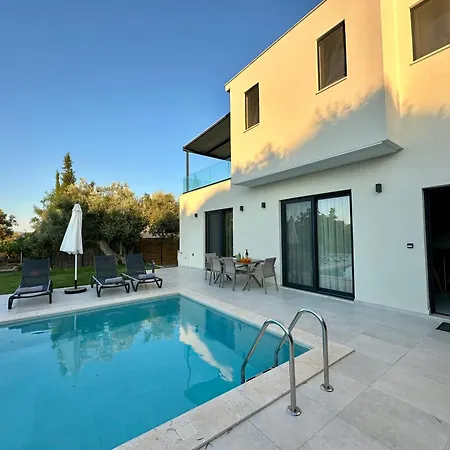 Nuovo Maistros Villa *